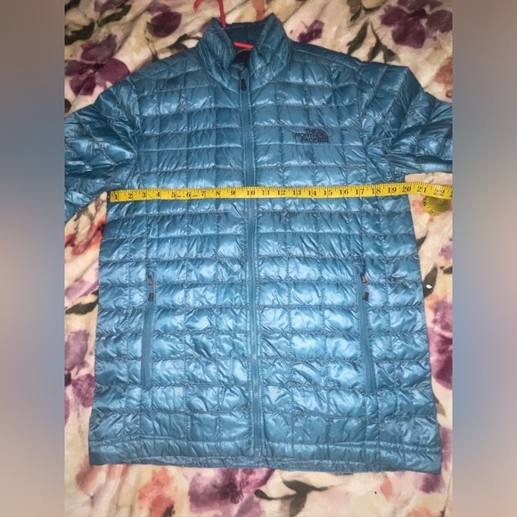 North face thermoball puffer jacket - Picture 14 of 14